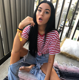 Maggie Lindemann feet photo thumbnail