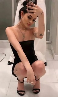Maggie Lindemann feet photo thumbnail
