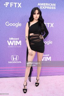 Maggie Lindemann feet photo thumbnail