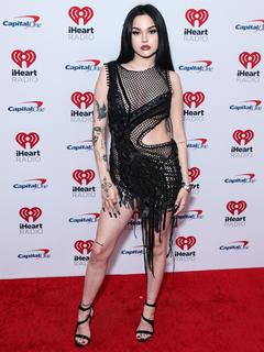 Maggie Lindemann feet photo thumbnail