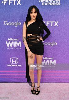 Maggie Lindemann feet photo thumbnail