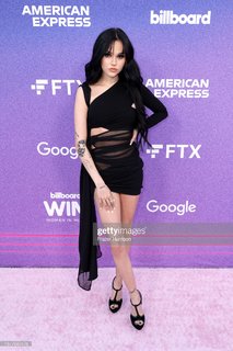 Maggie Lindemann feet photo thumbnail