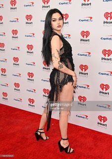 Maggie Lindemann feet photo thumbnail