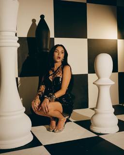 Maggie Lindemann feet photo thumbnail