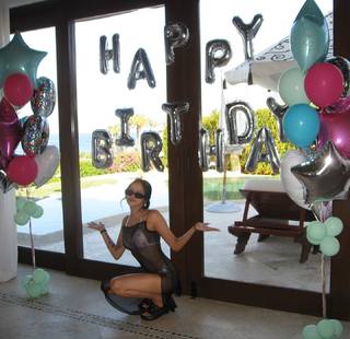 Maggie Lindemann feet photo thumbnail