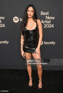 Maggie Lindemann feet photo thumbnail