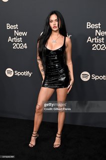 Maggie Lindemann feet photo thumbnail