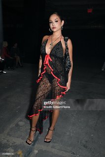 Maggie Lindemann feet photo thumbnail