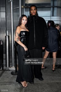 Maggie Lindemann feet photo thumbnail