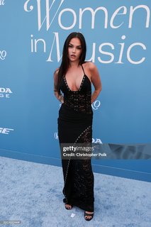 Maggie Lindemann feet photo thumbnail