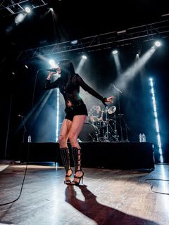 Maggie Lindemann feet photo 16