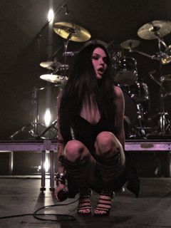 Maggie Lindemann feet photo 12