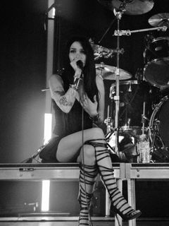 Maggie Lindemann feet photo 10
