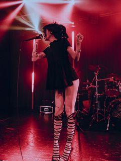 Maggie Lindemann feet photo 8