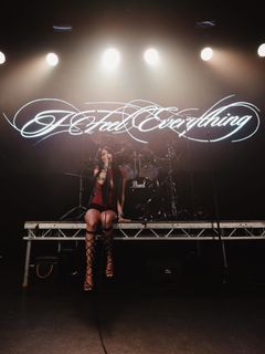 Maggie Lindemann feet photo 3