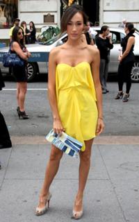 Maggie Q feet photo thumbnail
