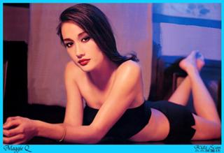 Maggie Q feet photo thumbnail