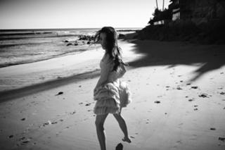 Maggie Q feet photo thumbnail