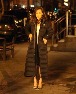 Maggie Q feet photo thumbnail