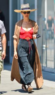 Maggie Q feet photo thumbnail