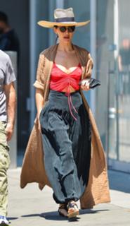 Maggie Q feet photo thumbnail