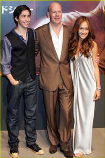 Maggie Q feet photo thumbnail