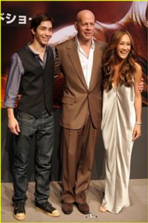 Maggie Q feet photo thumbnail