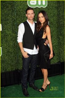 Maggie Q feet photo thumbnail