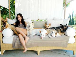 Maggie Q feet photo thumbnail