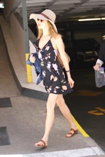 Maggie Q feet photo thumbnail