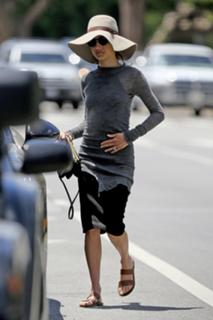 Maggie Q feet photo thumbnail