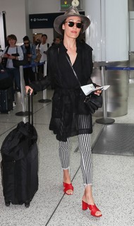 Maggie Q feet photo thumbnail