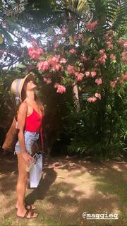 Maggie Q feet photo thumbnail