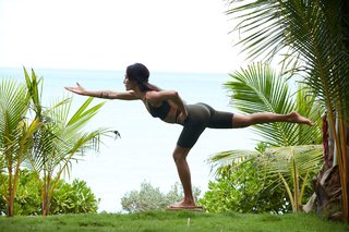 Maggie Q feet photo thumbnail