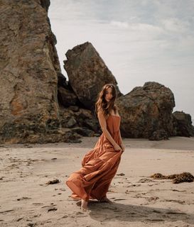 Maggie Q feet photo thumbnail