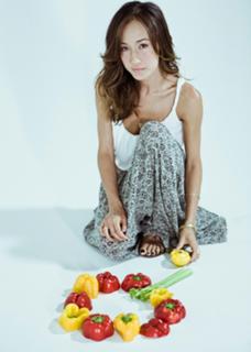 Maggie Q feet photo thumbnail