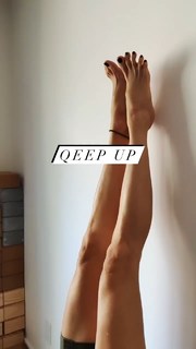 Maggie Q feet photo thumbnail
