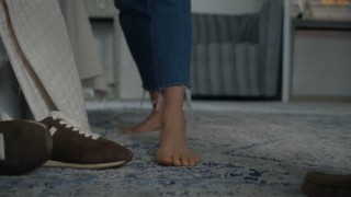Maggie Q feet photo thumbnail