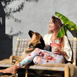 Maggie Q feet photo thumbnail