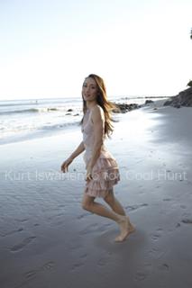 Maggie Q feet photo thumbnail
