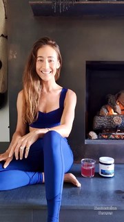 Maggie Q feet photo thumbnail