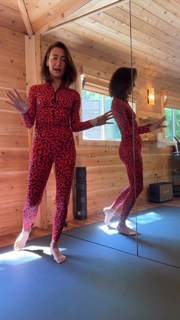Maggie Q feet photo thumbnail
