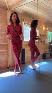 Maggie Q feet photo thumbnail