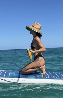 Maggie Q feet photo thumbnail