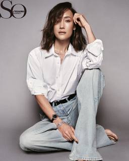 Maggie Q feet photo thumbnail