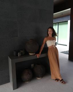 Maggie Q feet photo thumbnail