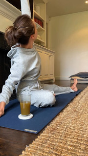 Maggie Q feet photo thumbnail