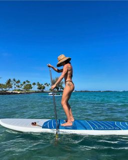 Maggie Q feet photo thumbnail