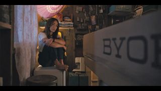 Maggie Q feet photo thumbnail