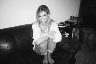 Maggie Rawlins feet photo 4